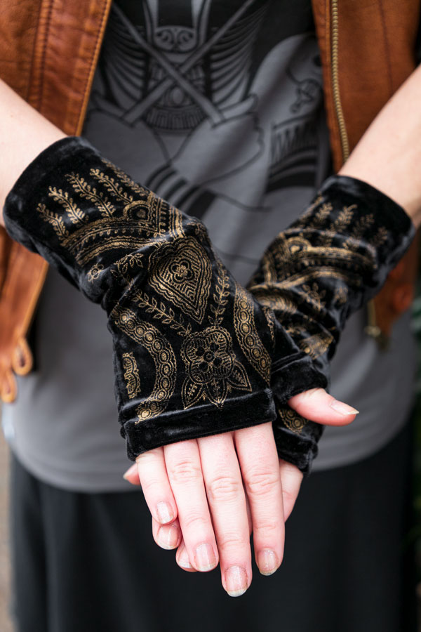 Polonova Longer Mehndi Hearts Arm Warmers