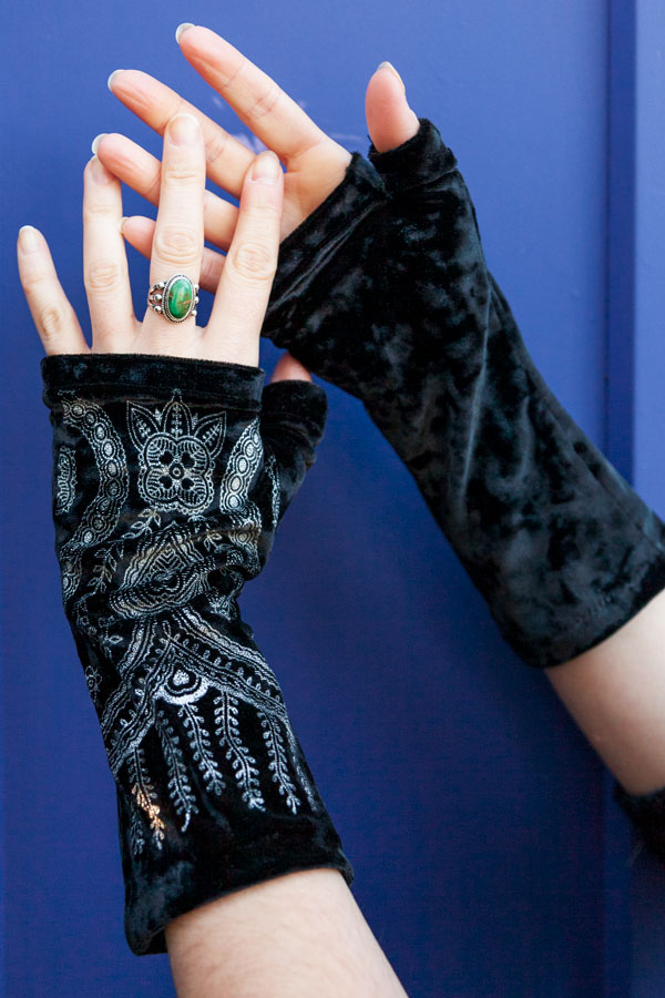 Polonova Longer Mehndi Hearts Arm Warmers