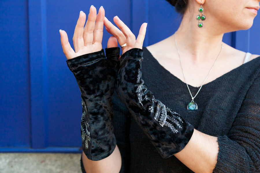 Polonova Longer Mehndi Hearts Arm Warmers