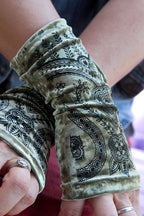 Polonova Longer Mehndi Hearts Arm Warmers