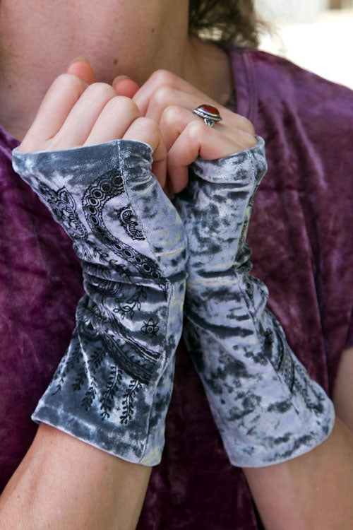 Polonova Longer Mehndi Hearts Arm Warmers